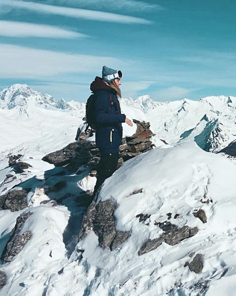 Graphiste Freelance Les Arcs Designer Graphiste Freelance - Les Arcs, Savoie. Je réalise vos supports de communication print ou web : Site internet, logo, enseigne, brochure, flyers, carte restaurant, visuels réseaux sociaux, et tout projet créatif afin de booster votre activité. Devis personnalisé gratuit. hello@joannemarcillat.com